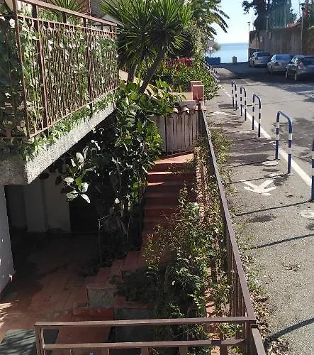 Lejlighed House Near The Giardini Naxos